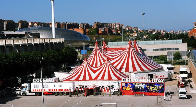 carpa del circo holiday